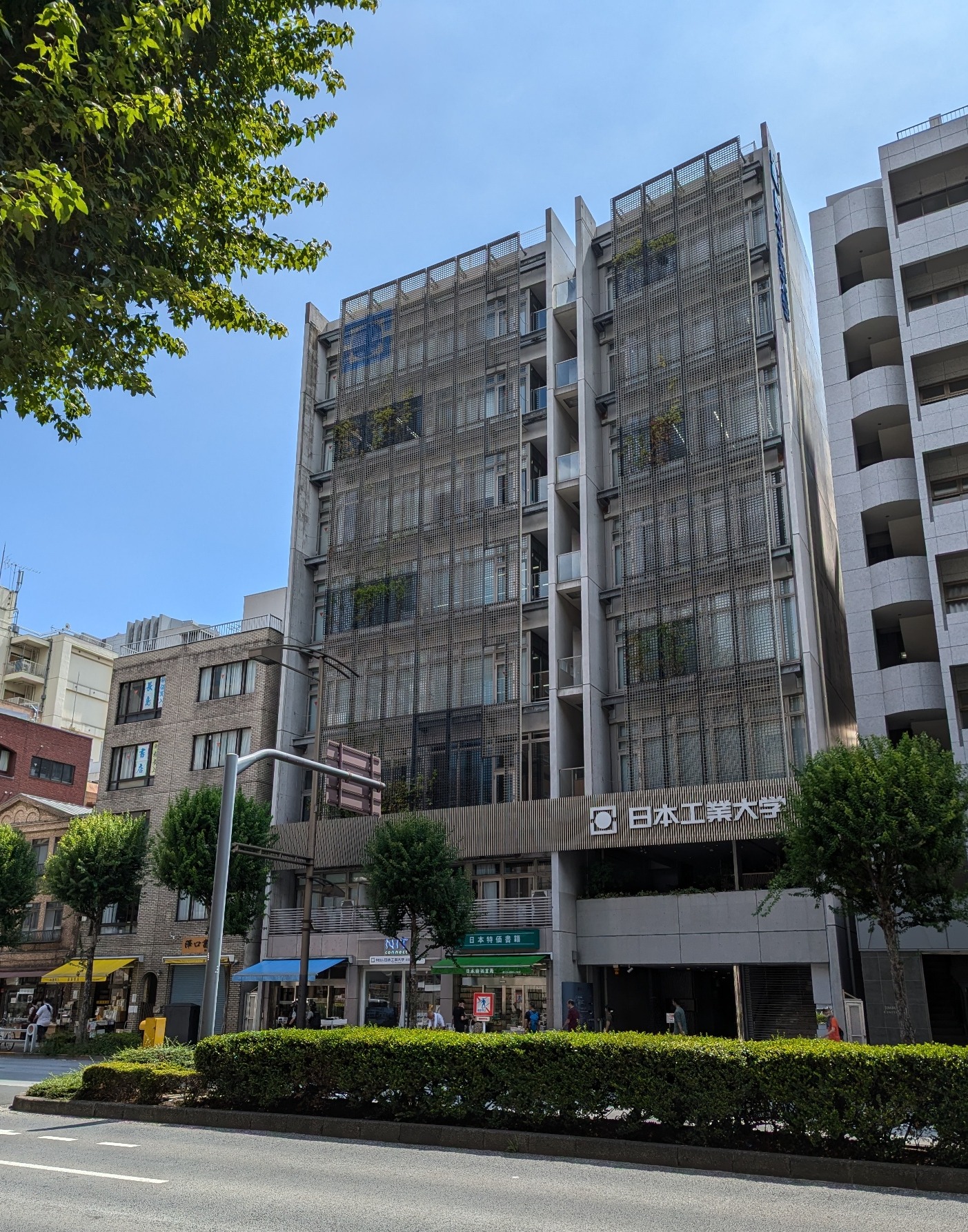 神田キャンパス_正面.jpg
